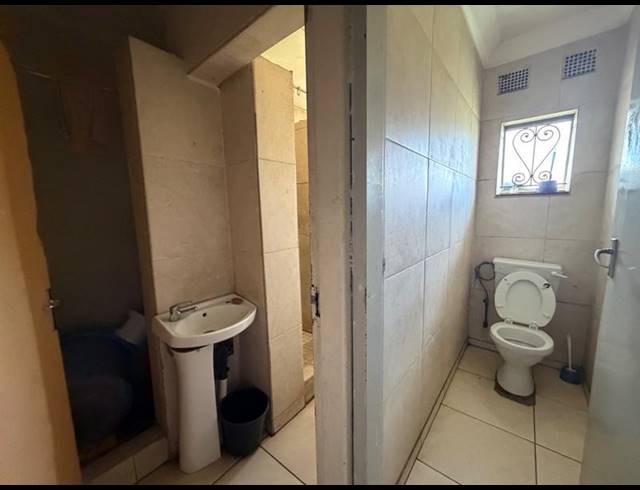 8 BEDROOM HOUSE FOR SALE IN VANDERBIJLPARK CE 2